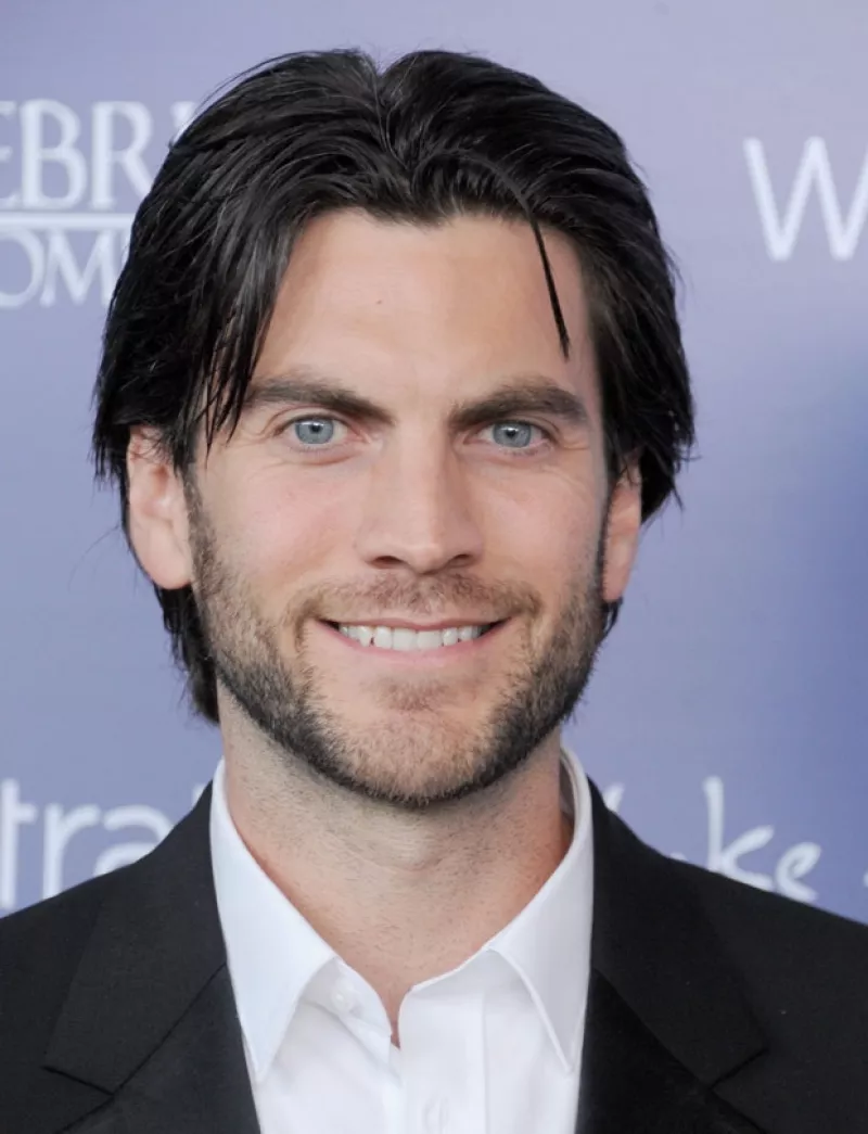 Probablemente en estos momentos lo reconozcan debido a que en muchas partes del país, su rostro se ve junto al de  Ana Serradilla, ya que ambos protagonizan la película `Luna Escondida´.