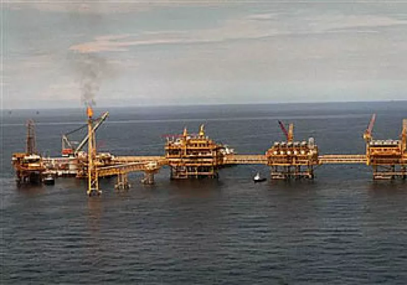 El yacimiento de Cantarell en Campeche ha producido más de 31,000 millones de barrilles desde su apertura. (Foto: AP)