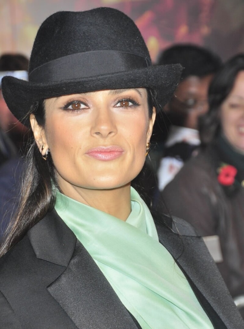 Salma tienen 45 años.