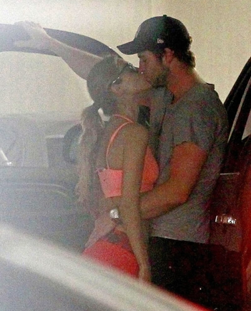 Eiza y Liam fueron vistos juntos por primera vez el 15 de septiembre en Las Vegas, dos días después fueron captados besándose cuando él fue a despedirla en el aeropuerto y se despidieron con un beso.