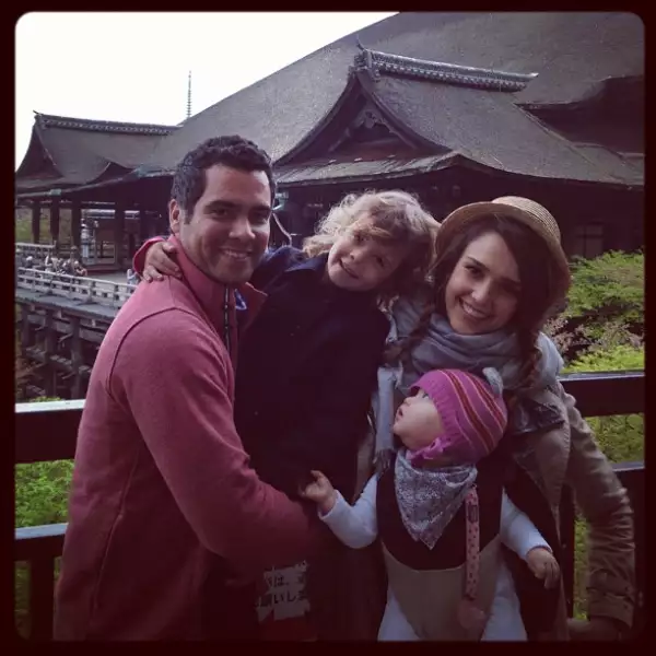 Jessica Alba, Cash Warren y sus pequeñas.
