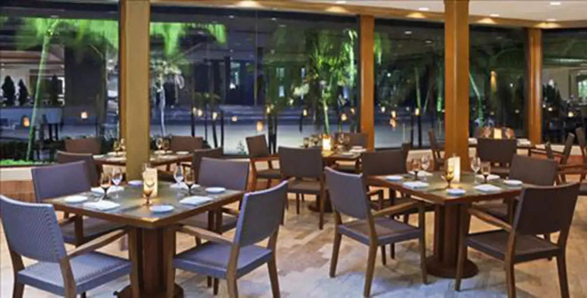 En el Tavola puedes disfrutar de una exquisita gastronomía italiana, justo enfrente del mar acapulqueño.