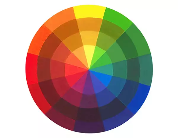 Evita el rojo en superficies grandes y aprovecha los colores terrosos para más tranquilidad.