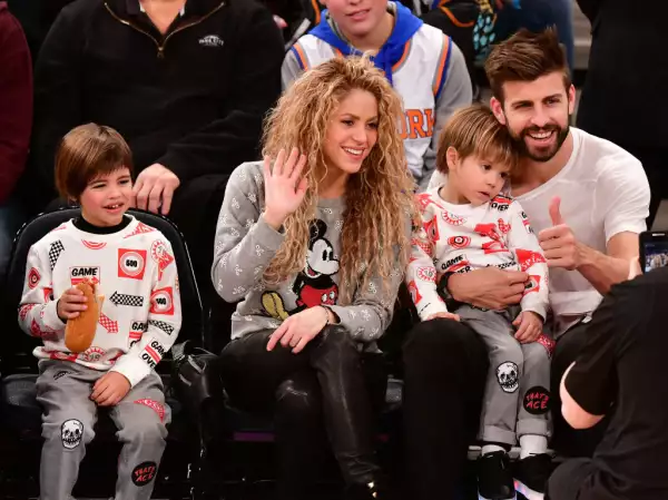 Shakira, Piqué con sus hijos Milan y Sasha