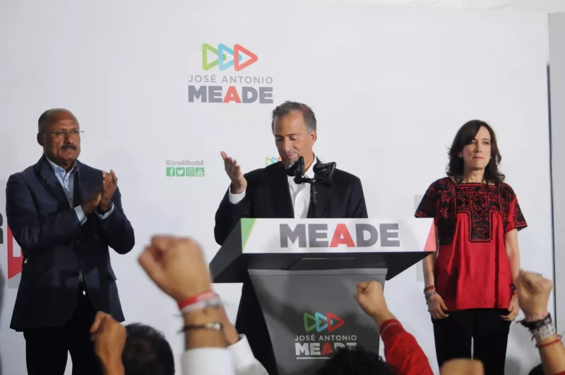 A la tercera posición