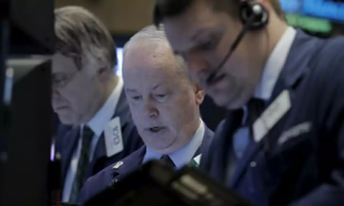 El Dow Jones baja 0.43% a 16,023 unidades este lunes. (Foto: Reuters)