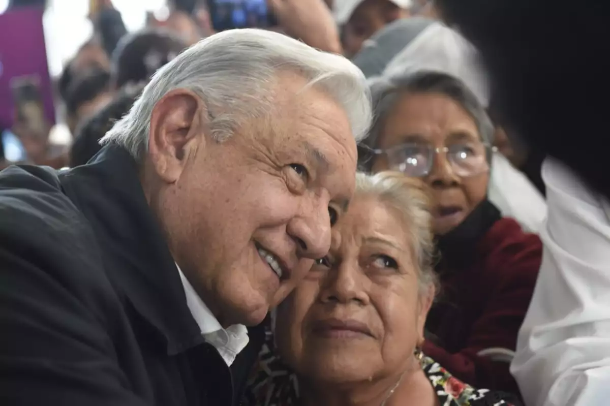 AMLO quiere que la pensión bienestar de adultos mayores sea mensual o quincenal