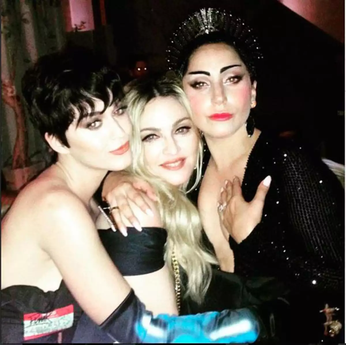 Hace unos días, Katy Perry, Lady Gaga y Madonna desafiaron las reglas durante su asistencia a la Met Gala, evento que también tiene prohibido tomar selfies.