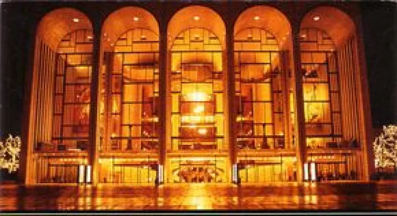 La temporada de ópera 2008-2009 del MET, está por primera vez en el Auditorio Nacional en vivo, vía satélite.