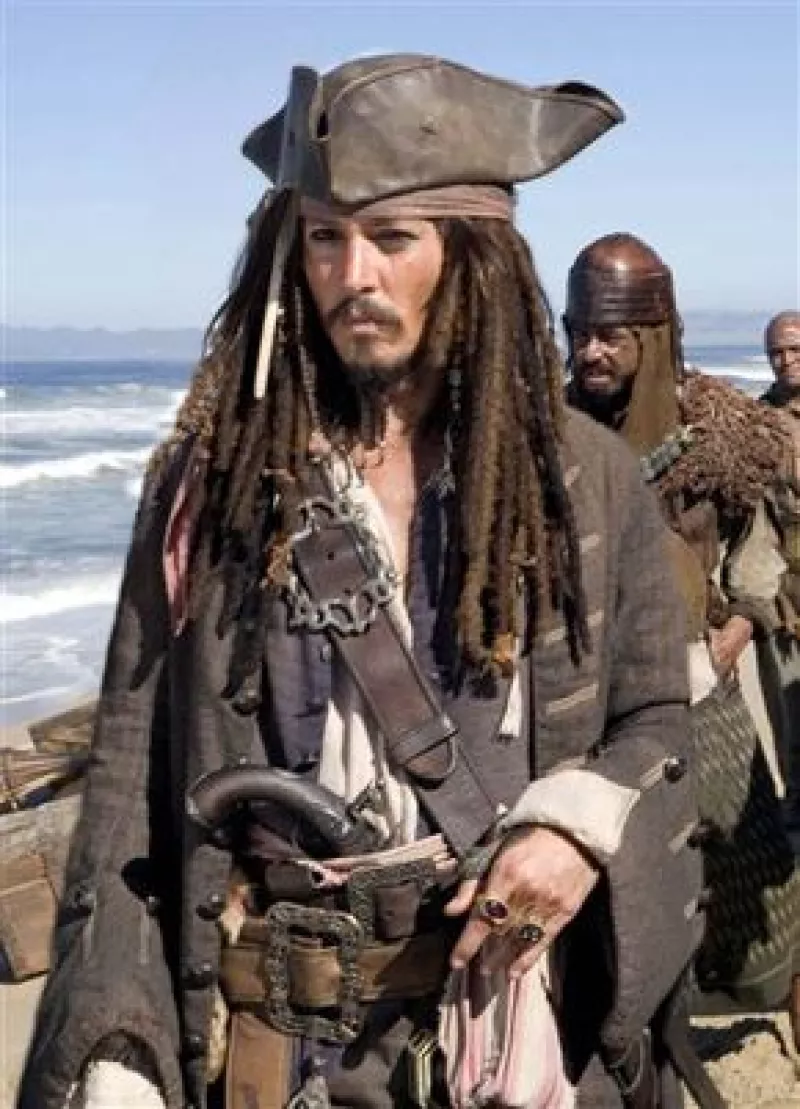 El actor se presentó en Anaheim para dar a conocer Pirates of the Caribbean: On Stranger Tides, que se estrenará en el verano de 2011.