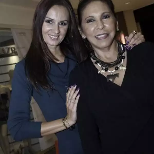 Inauguran tienda BCBG