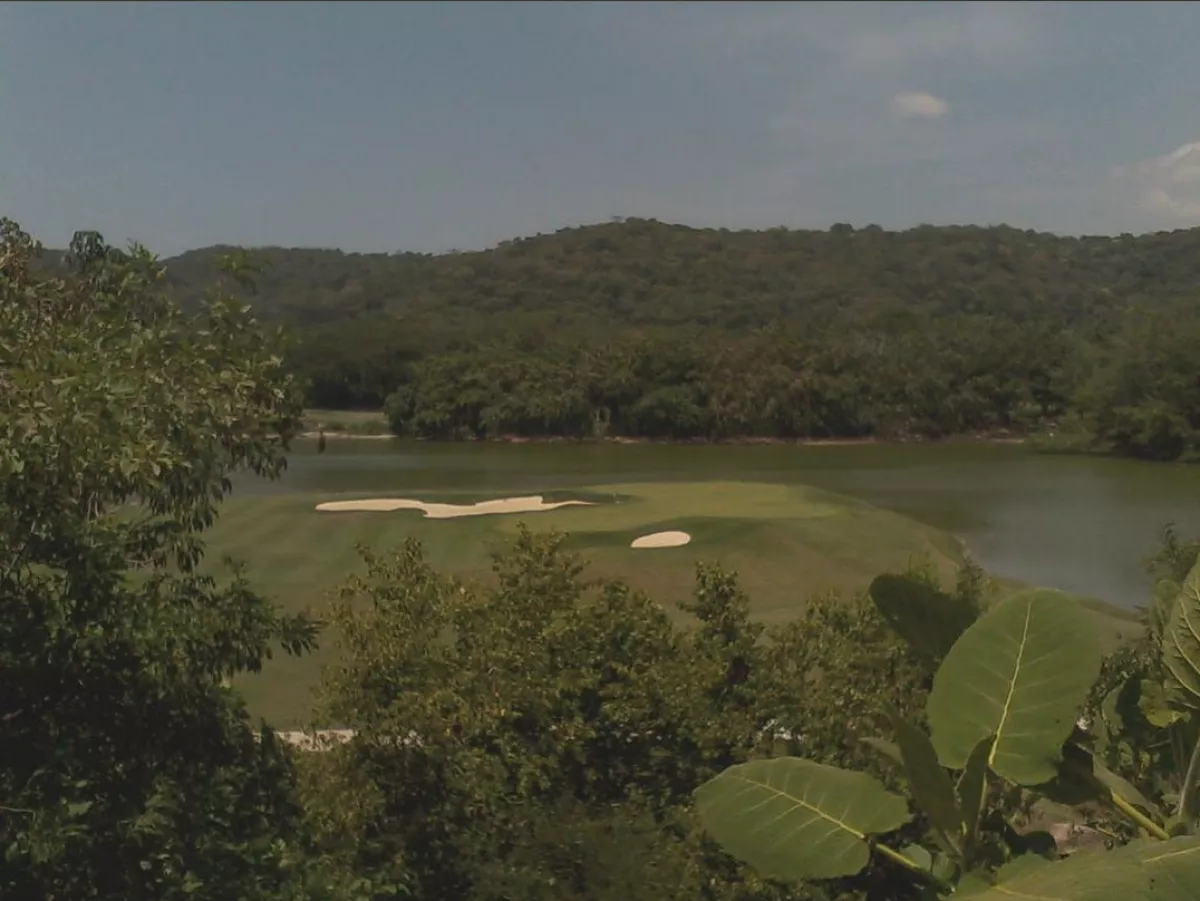 Guardia Nacional toma campo de golf Tangolunda de Ricardo Salinas Pliego