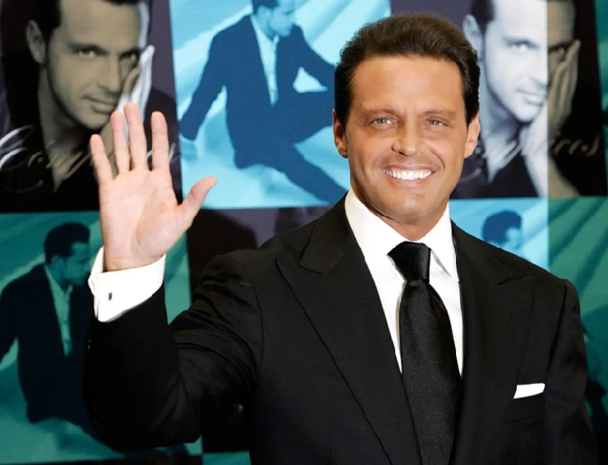 El mexicano es el cantante que más discos ha vendido en la historia de este país, con dos millones 456 mil 533 copias de sus producciones, reveló hoy el diario chileno `La Tercera´.