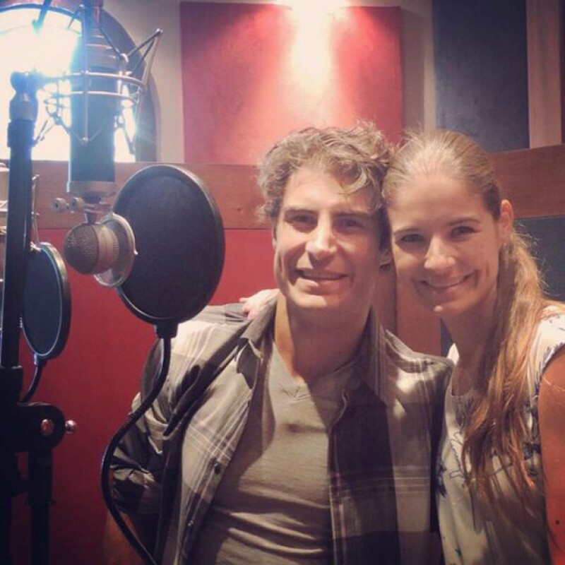 Los hermanos durante una de sus sesiones de estudio para grabar el entrañable tema.