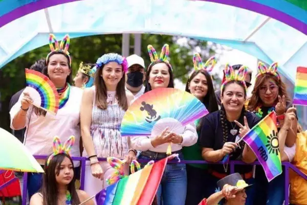Politicos-en-la-marcha-LGBT.jpg