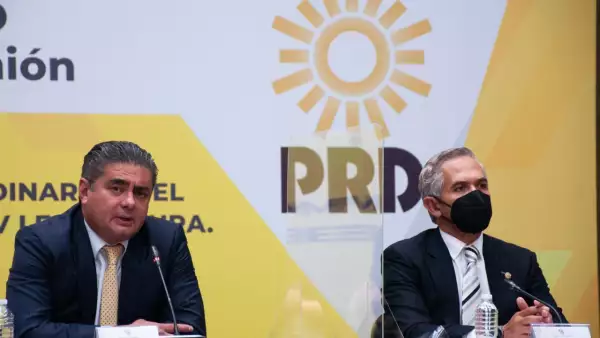 Luis Cházaro, coordinador de la bancada perredista en la Cámara de Diputados y Miguel Ángel Mancera, coordinador de los Senadores del PRD.