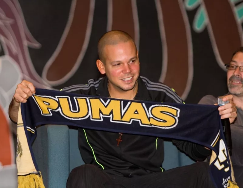 El vocalista del dúo puertorriqueño presentó su nuevo video en Ciudad Universiraria.