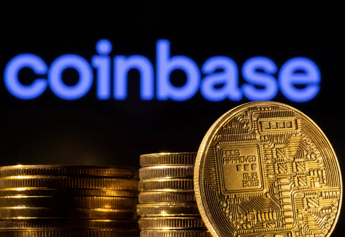 Logo de coinbase con montones de criptomonedas