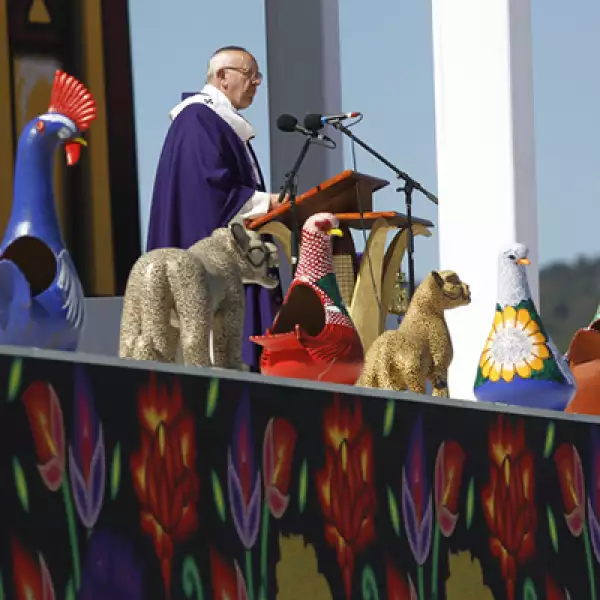 Durante la homilía en San Cristóbal de las Casas el papa leyó un pasaje del libro sagrado maya quiché Popol Vuh.