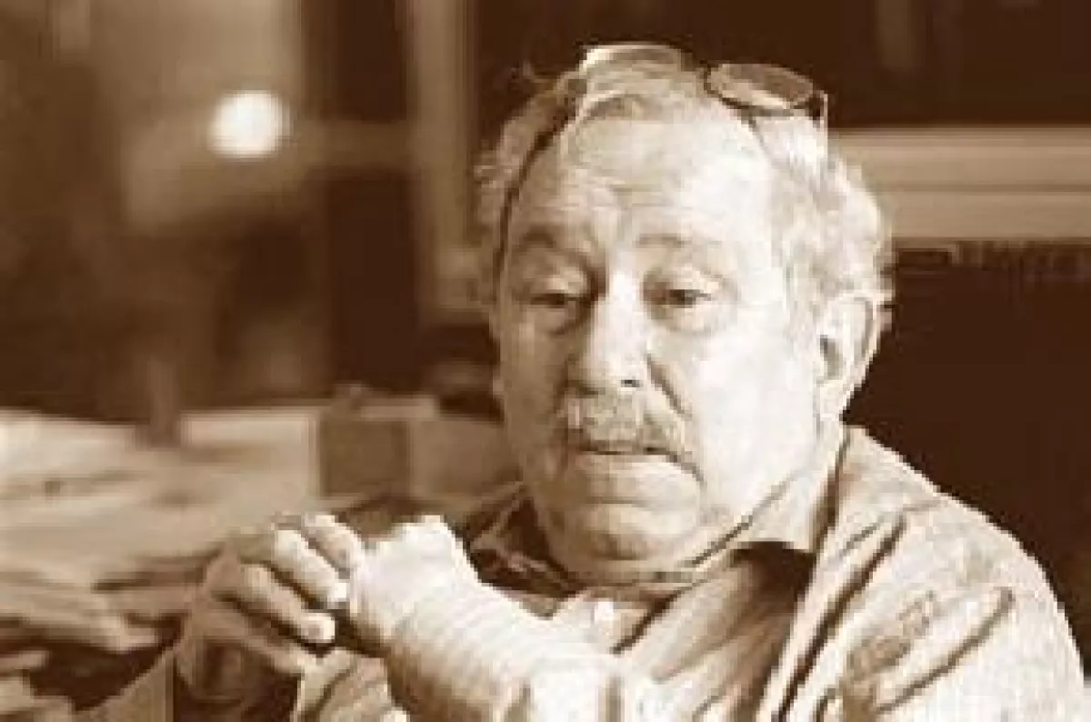El destacado novelista y periodista hispano-mexicano falleció hoy a causa de neumonía.