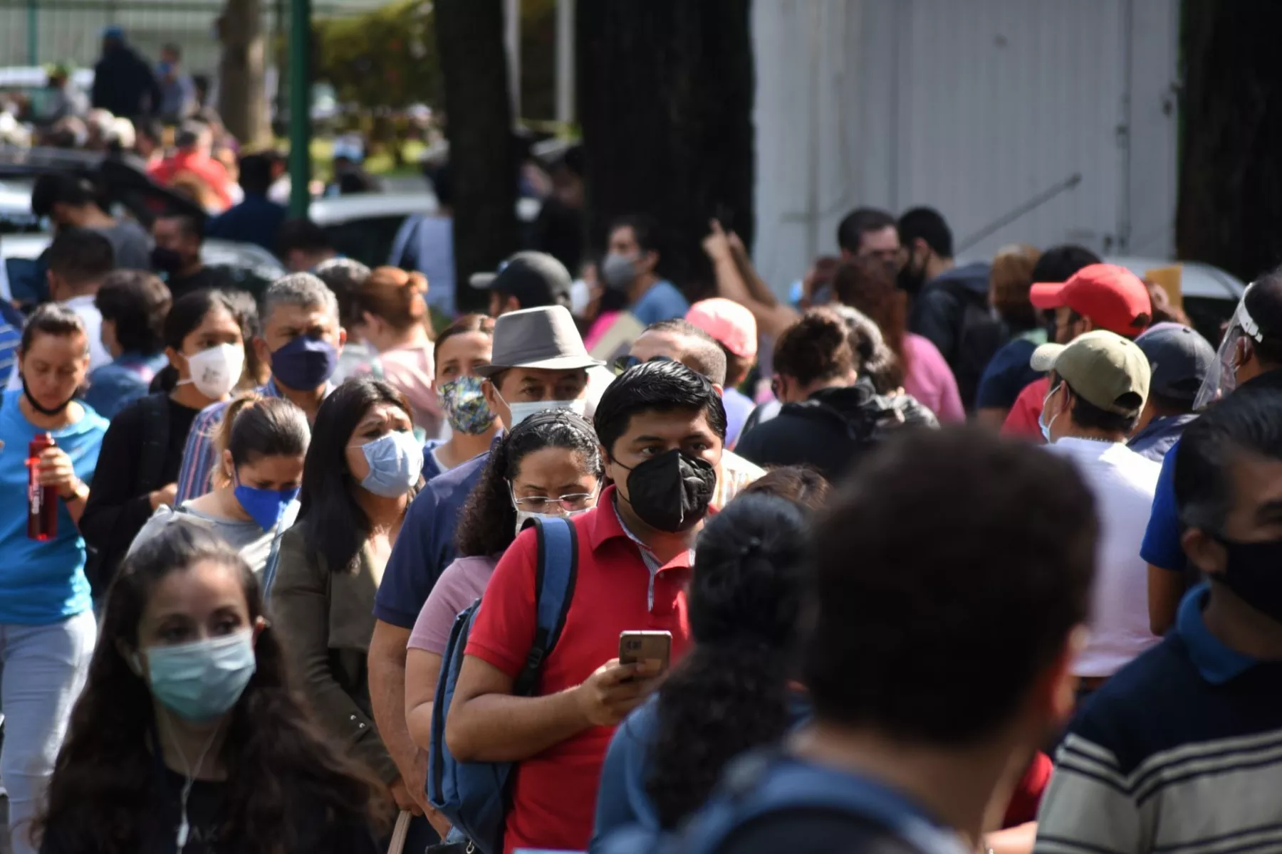 Inició la aplicación de la vacuna contra el Covid-19 a maestros de Veracruz.
