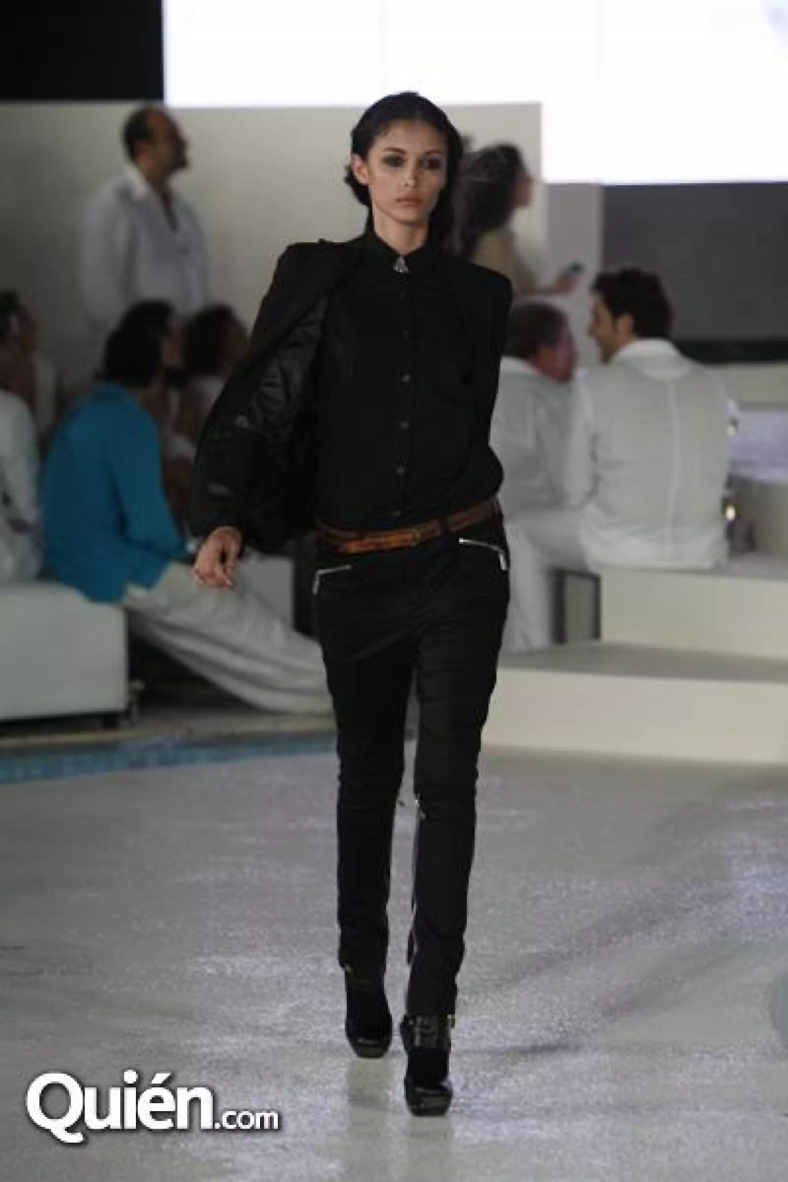 Pasarela Esteban Cortaza Nextel