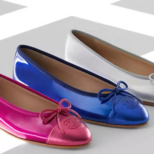 Un día informal es el momento ideal para dejar los tacones por unas flats.