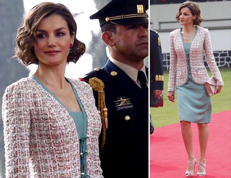 Para la ceremonia oficial de bienvenida a México, la reina Letizia Ortiz optó por un vestido recto de Felipe Varela y un saco de `tweed´.