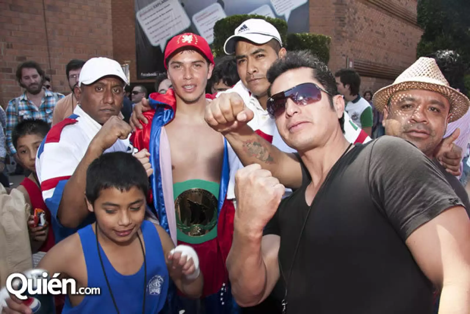 Josué Toscano y staff