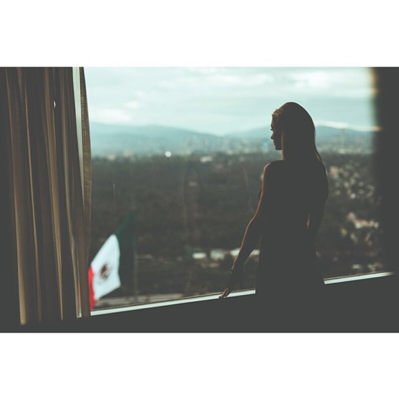 Feliz de encontrarse en México y disfrutar de la vista desde su hotel.
