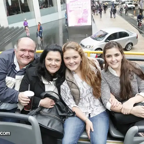 José González,Fernanda Barrios,Sofía y Macarena González
