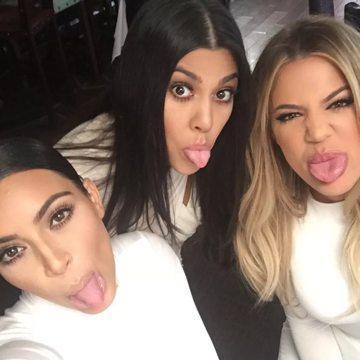 Aunque seria, Kourt mantuvo el buen humor junto con sus hermanas, según se puede ver en las selfies que publicaron en Instagram.