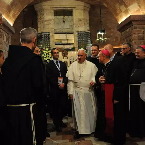 papa Francisco visita Asis