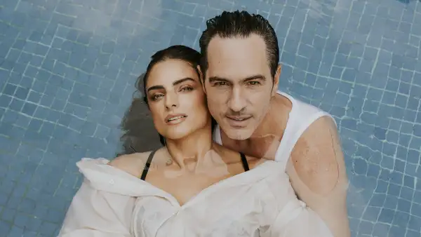 Aislinn Derbez y Mauricio Ochmann