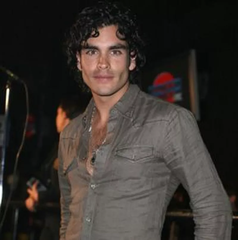 El actor de 26 años es uno de los nuevos talentos de Televisa. Protagoniza al lado de Dulce María la nueva telenovela de Pedro Damián.