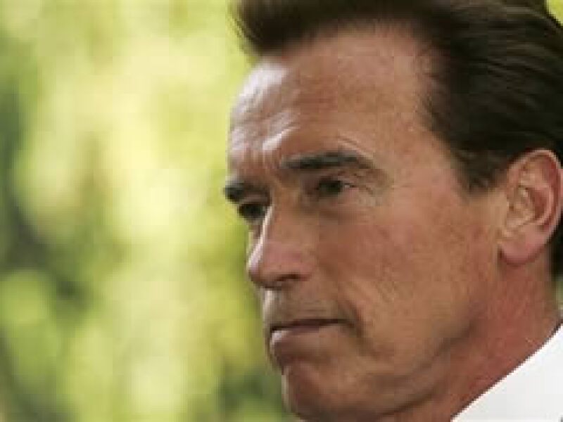 El gobernador de Calinfornia, Arnold Schwarzenegger pretende recortar el programa Familias Saludables para aportar 600 millones de dólares al déficit presupuestario de su Estado. (Foto: AP)