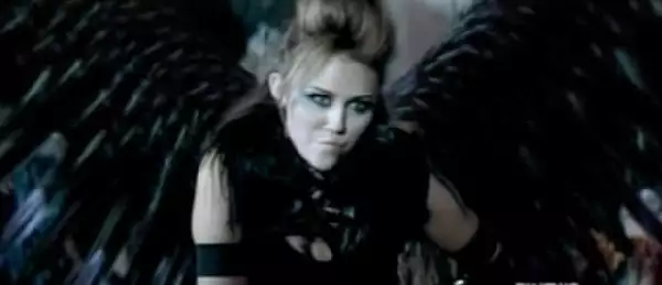 Quiero ser libre y hacer lo que amo, quier hacer las películas y la música que quiero dijo Cyrus.