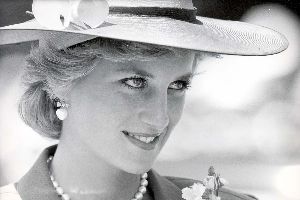 Princess Diana Of Wales - Visit Australia & Usa 3rd November 1985 Royal Tour: Australia. Princess Diana As She Arrives At Church In Melbourne....royal Visits