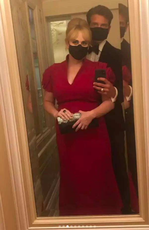 Rebel Wilson y Jacob Busch.