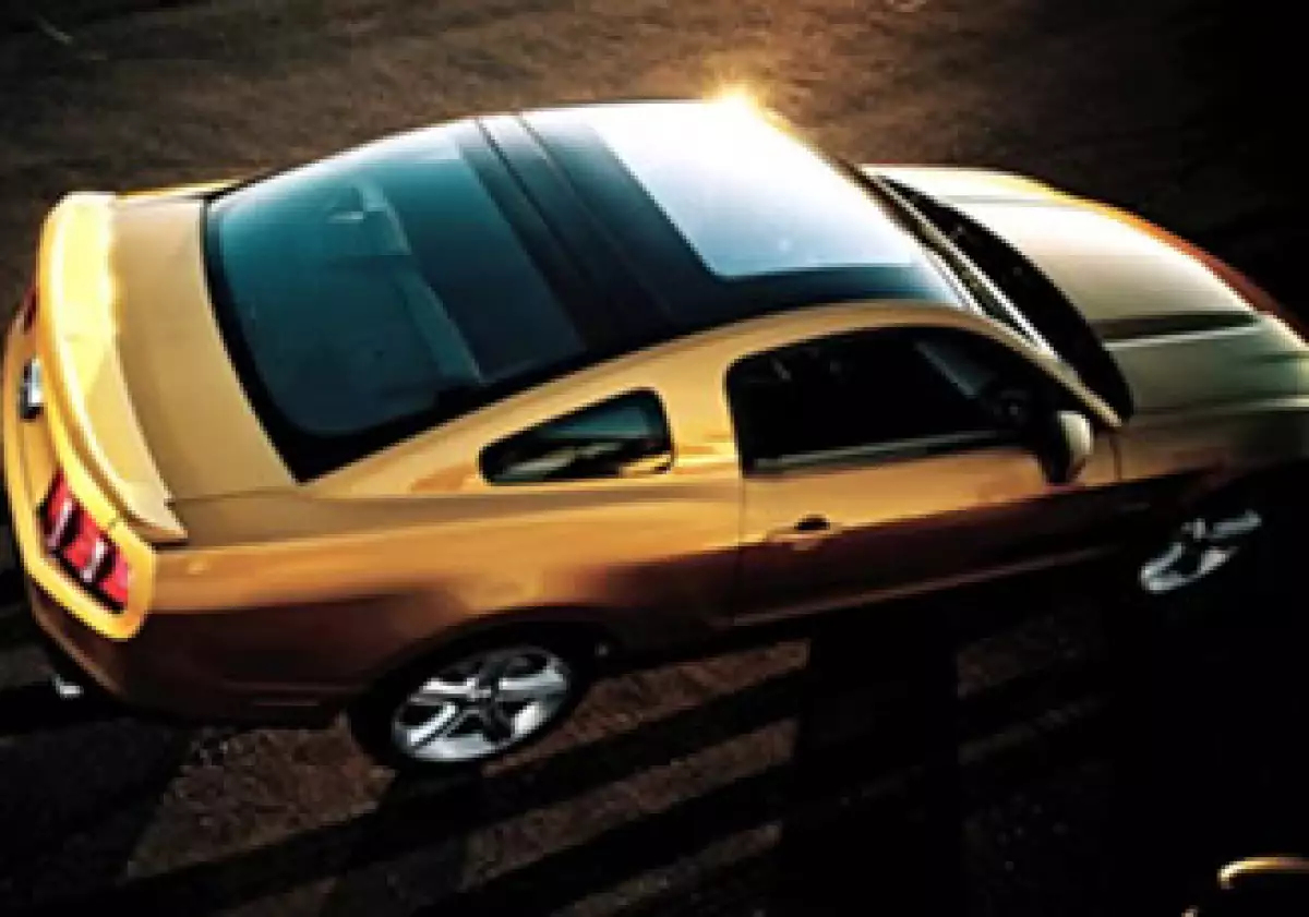 El Mustang Glass Roof 2010 está basado en el Mustang 2008, el primer convertible en obtener 5 estrellas por seguridad al conducir. (Foto: www.conduciendo.com)