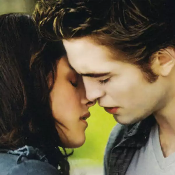 Twilight enamoró a los fans gracias a las actuaciones de Robert Pattinson y Kristen Stewart.