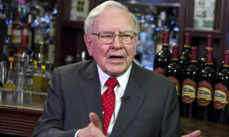 Buffett elogió a la precandidata presidencial demócrata Hillary Clinton. (Foto: Reuters )