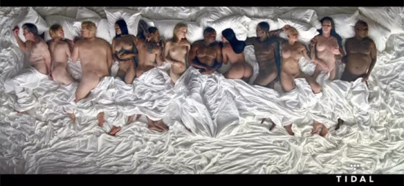 El rapero vuelve a causar polémica, ahora con un video en el que muestra a varios famosos al desnudo.