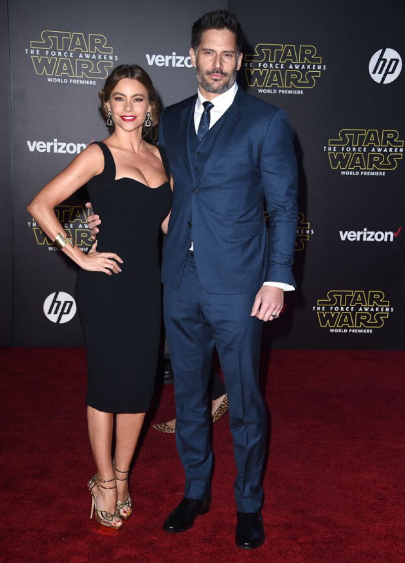 Hot couple! Los recién casados debutaron como marido y mujer durante la red carpet de la premiere de la tan esperada cinta, Star Wars.