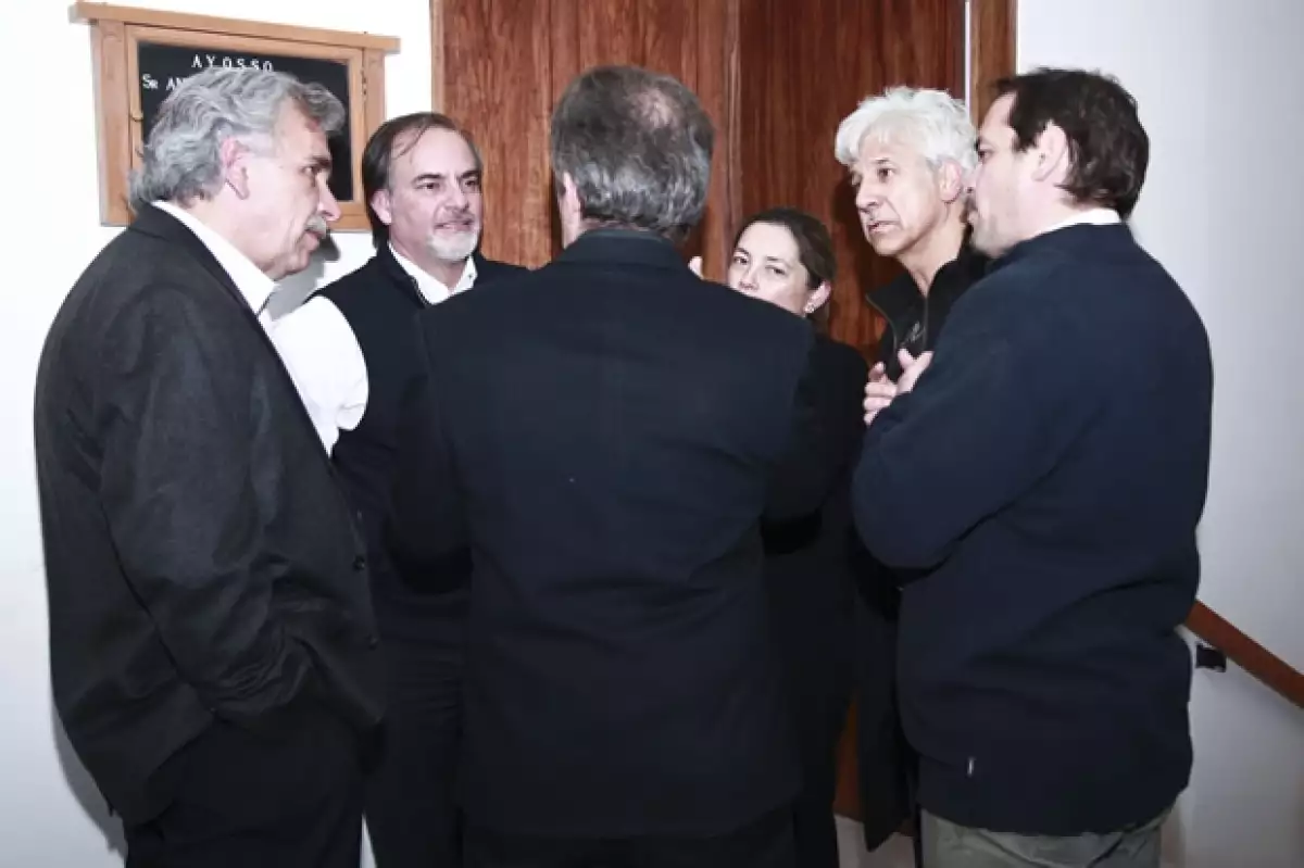 El padre José de Jesús Aguilar fue el encargado de oficiar una misa en la capilla de la agencia funeraria.