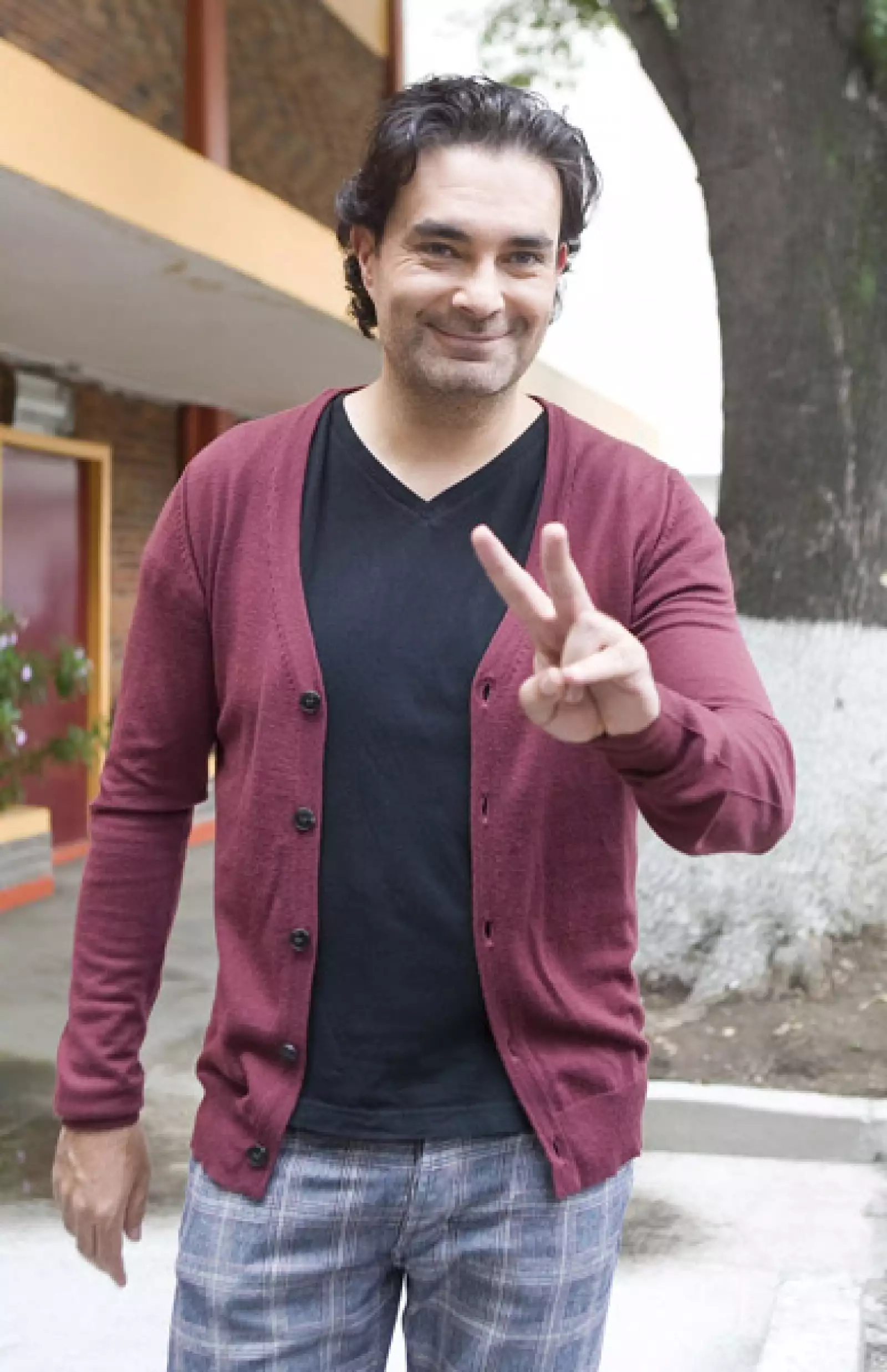 Mauricio Islas lució muy contento de participar en esta noble labor.