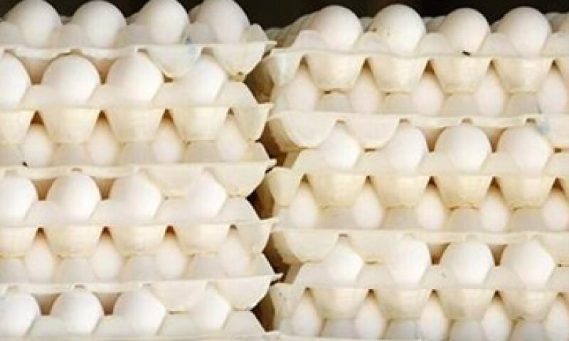 La importación de huevo se debe a la contingencia sanitaria que sufre la producción del alimento en México. (Foto: Reuters)