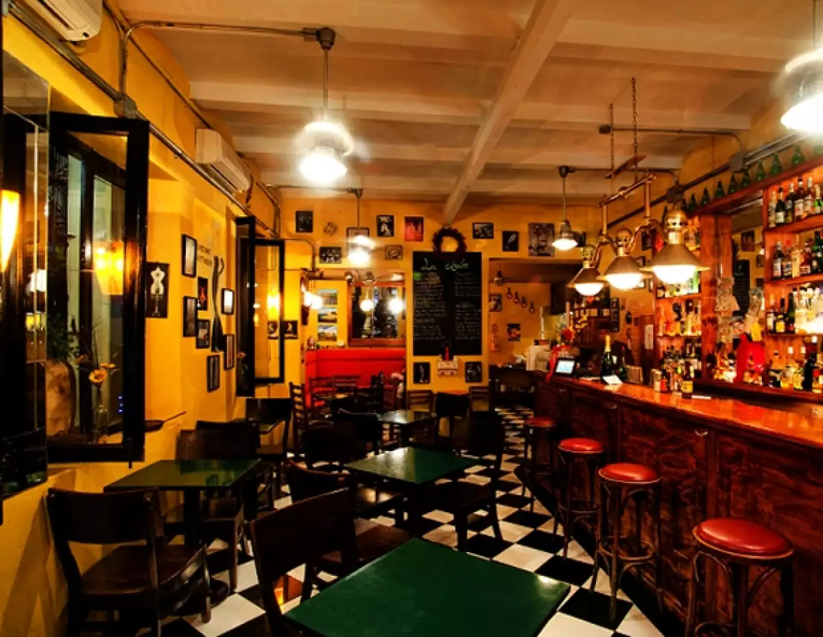 La Cigale tiene todo para hacerte sentir que estás en París.