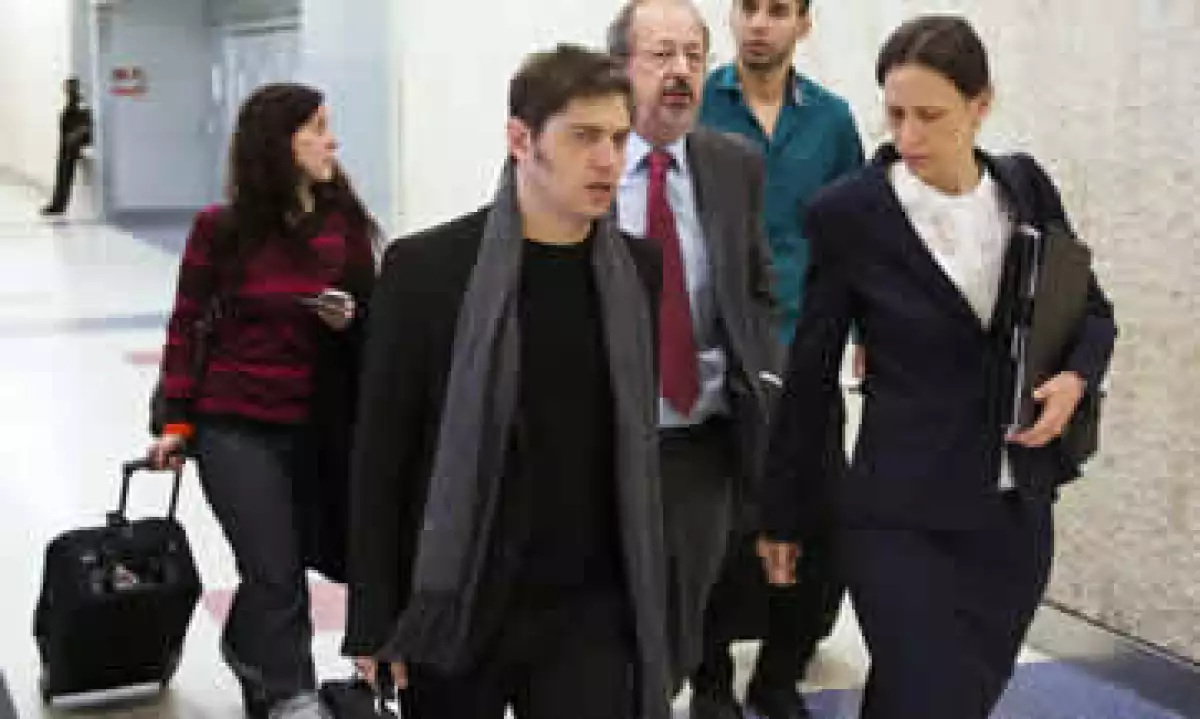 El ministro de Economía argentino, Axel Kicillof –al frente- trató de negociar un acuerdo. (Foto: Reuters)