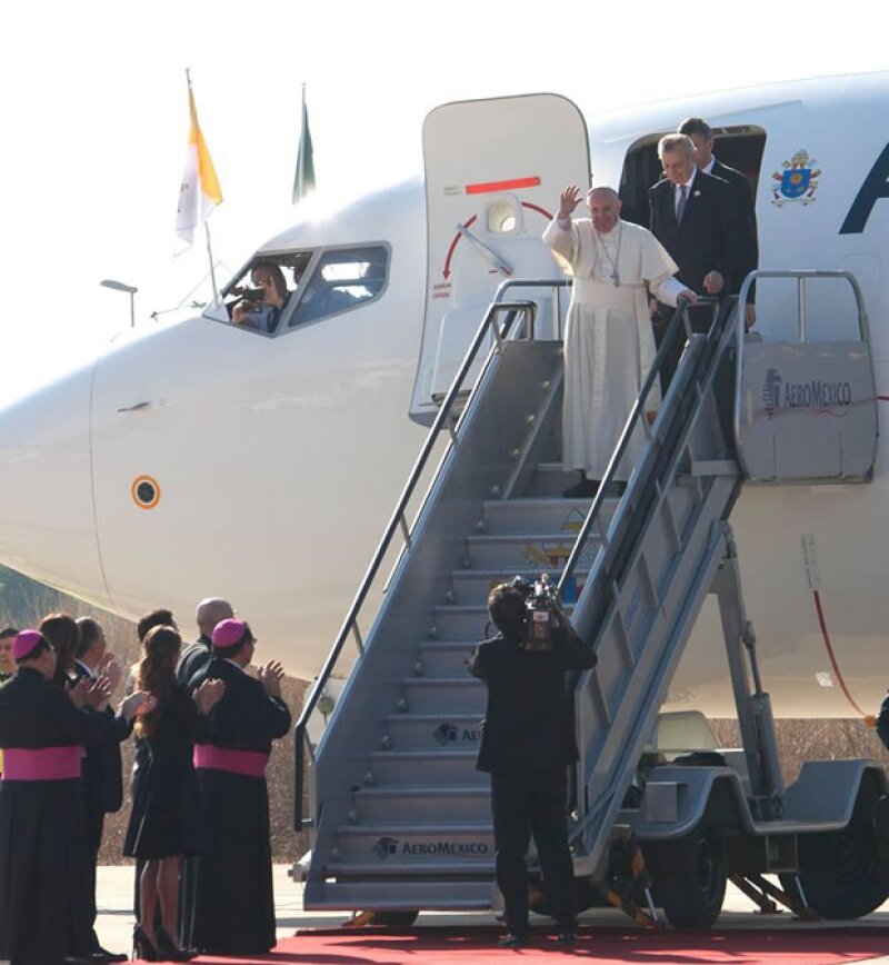 El pontífice llegó muy temprano la mañana de este lunes al aeropuerto, donde acudieron el gobernador del estado y su esposa a darle una cordial bienvenida.